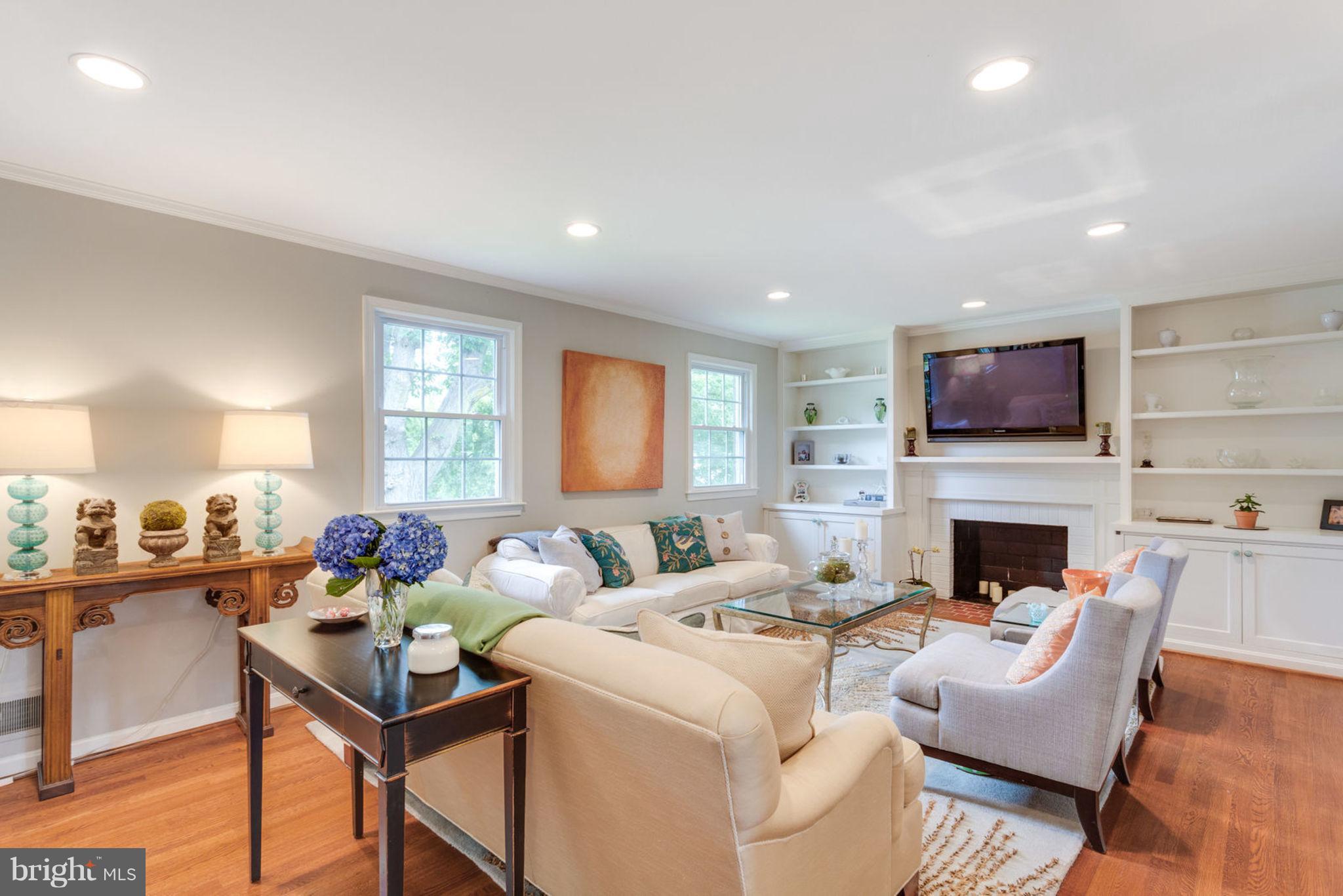7102 Thrasher Road McLean, VA 22101 - Photo 4 of 23 Fireplace and built-in shelving