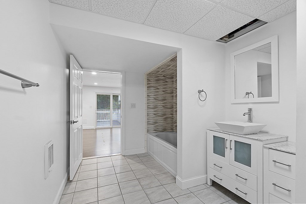 124 Catamount Road Tewksbury, MA 01876 - Photo 37 of 42 Gallery Image 37
