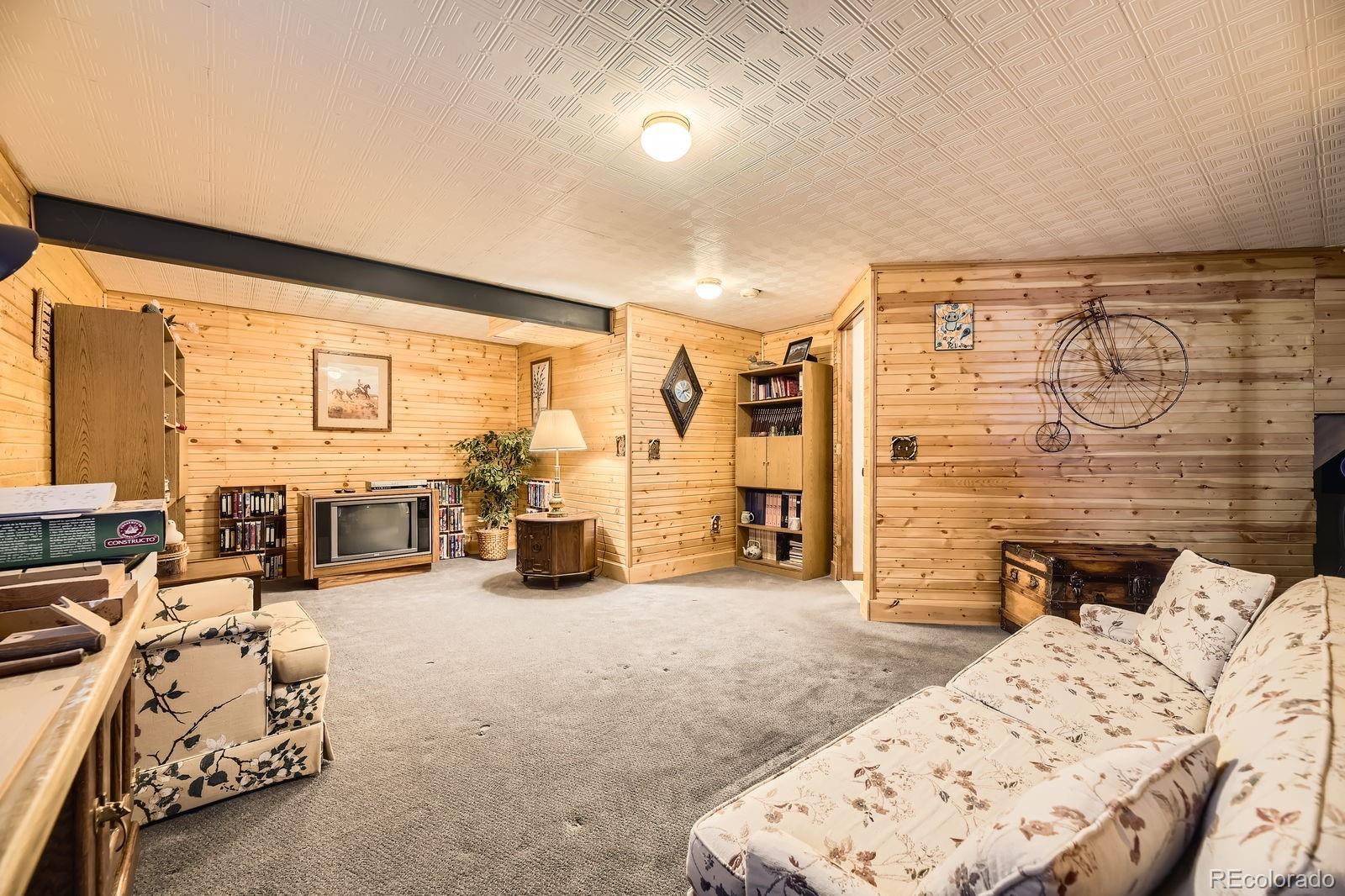 6726 Taft Circle Arvada, CO 80004 - Photo 23 of 41 a living room with furniture