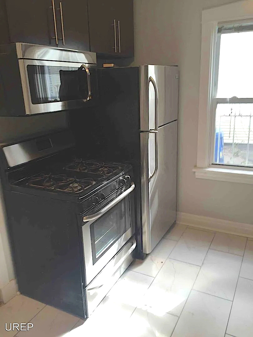 1655 West Irving Park Road, Unit 1R Chicago, IL 60613 - Photo 4 of 9