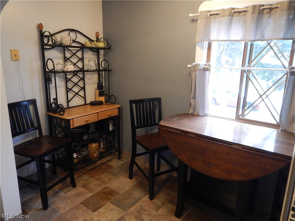 3417 Ralph Avenue Cleveland, OH 44109 - Photo 6 of 22 Kitchen dinin area