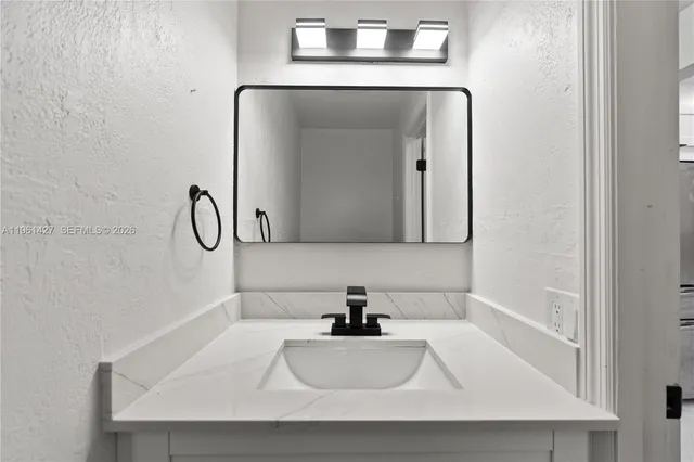 $2,700 | 9740 Northwest 10th Street, Unit 82, Pembroke Pines, FL 33024