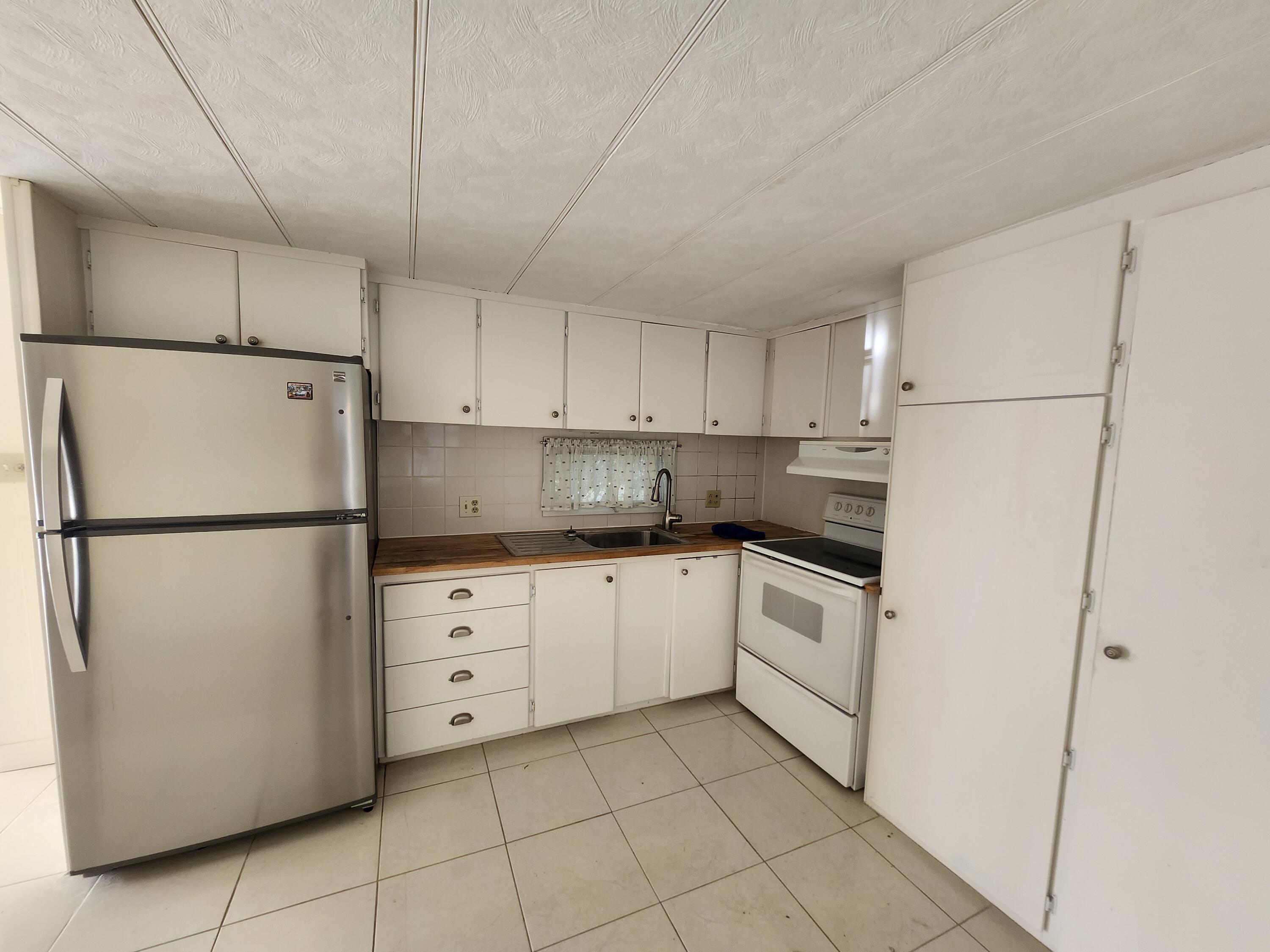 2011 Southwest 84th Avenue Davie, FL 33324 - Photo 13 of 28 1000030809