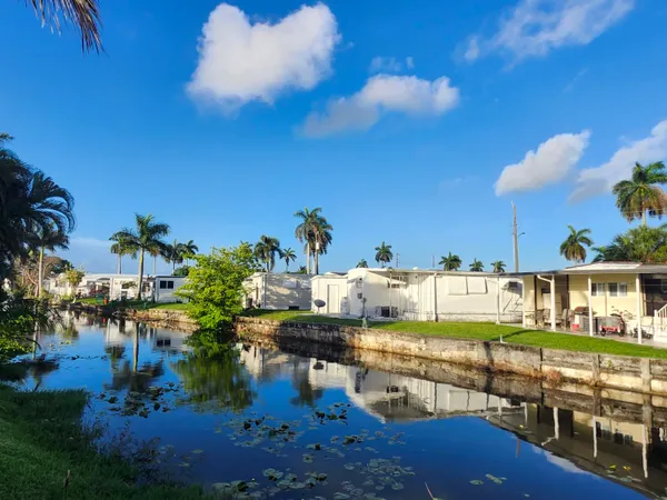 $145,000 | 2011 Southwest 84th Avenue, Davie, FL 33324