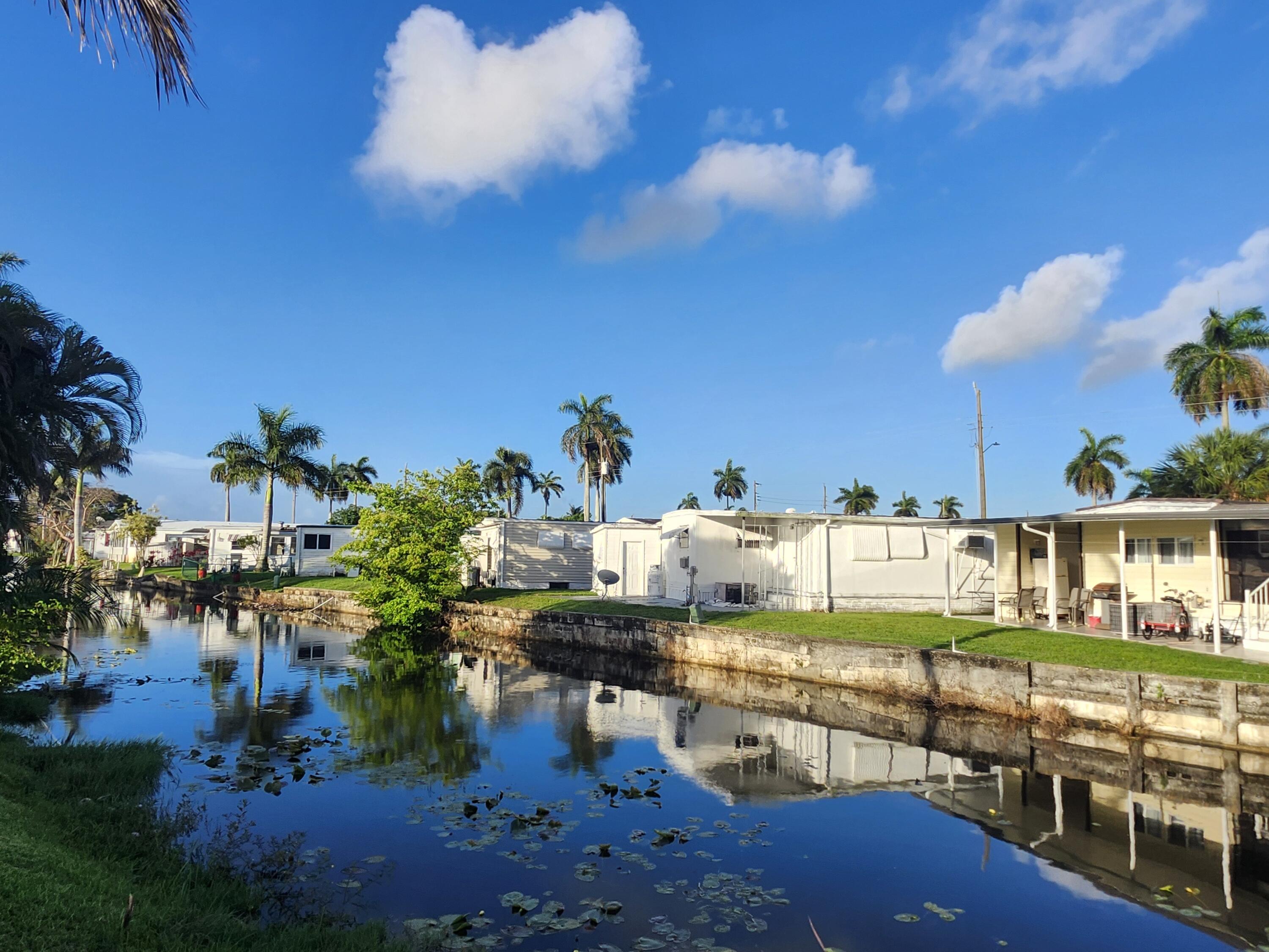 2011 Southwest 84th Avenue Davie, FL 33324 - Photo 4 of 28 1000030800