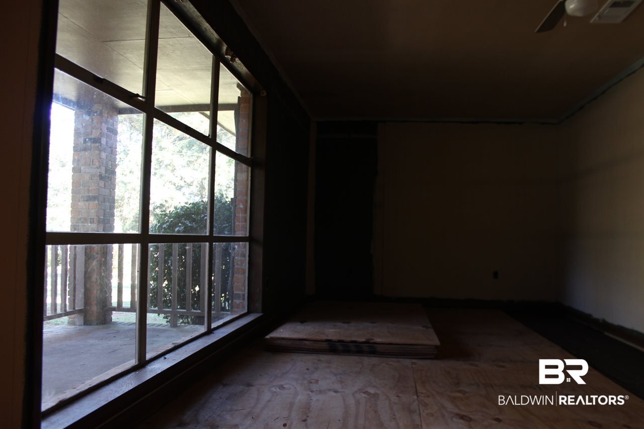 19212 Gunnison Road Fairhope, AL 36532 - Photo 2 of 16 Living Room