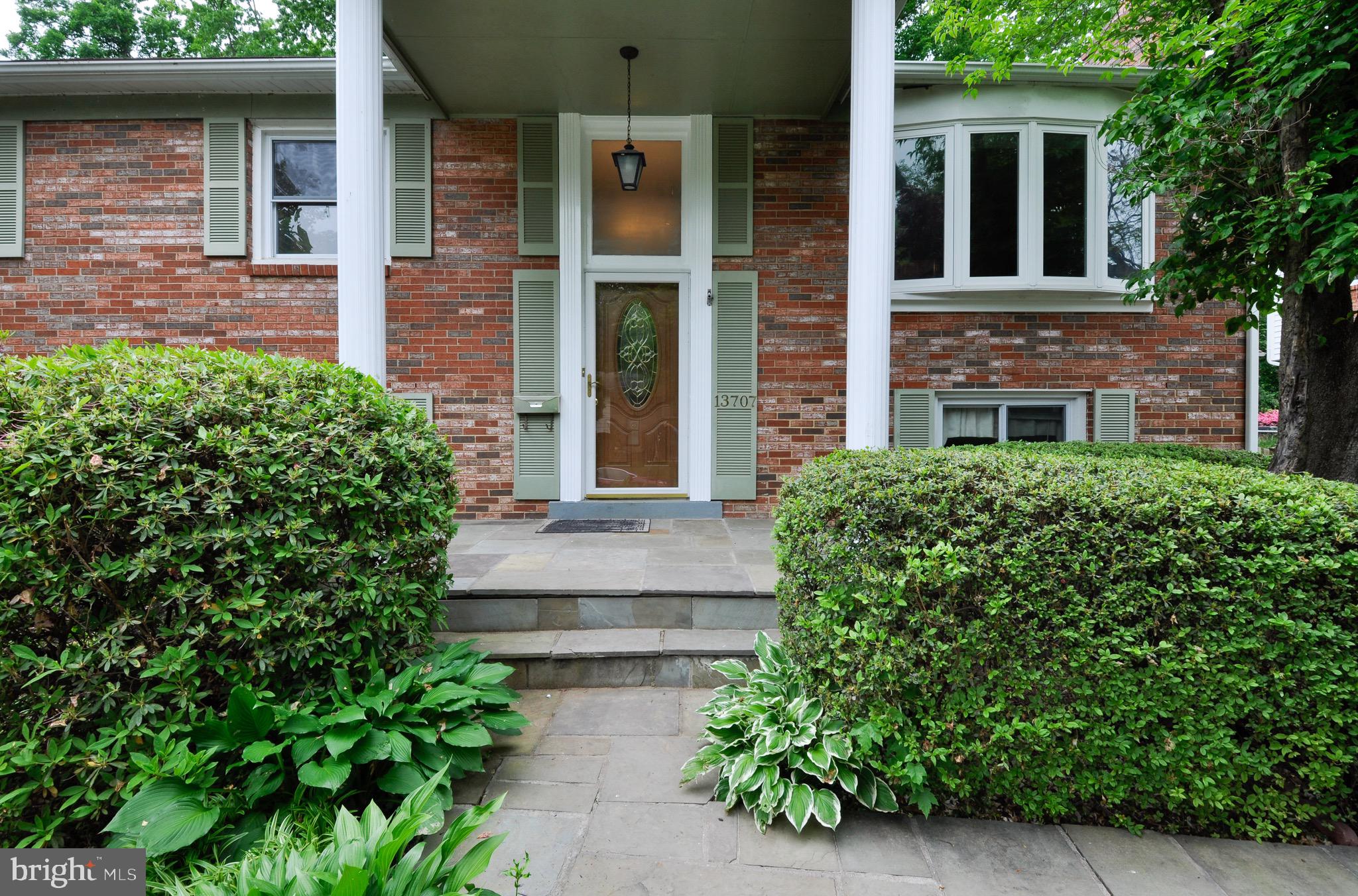 13707 Kingsman Road Woodbridge, VA 22193 - Photo 3 of 33 Gallery Image 3