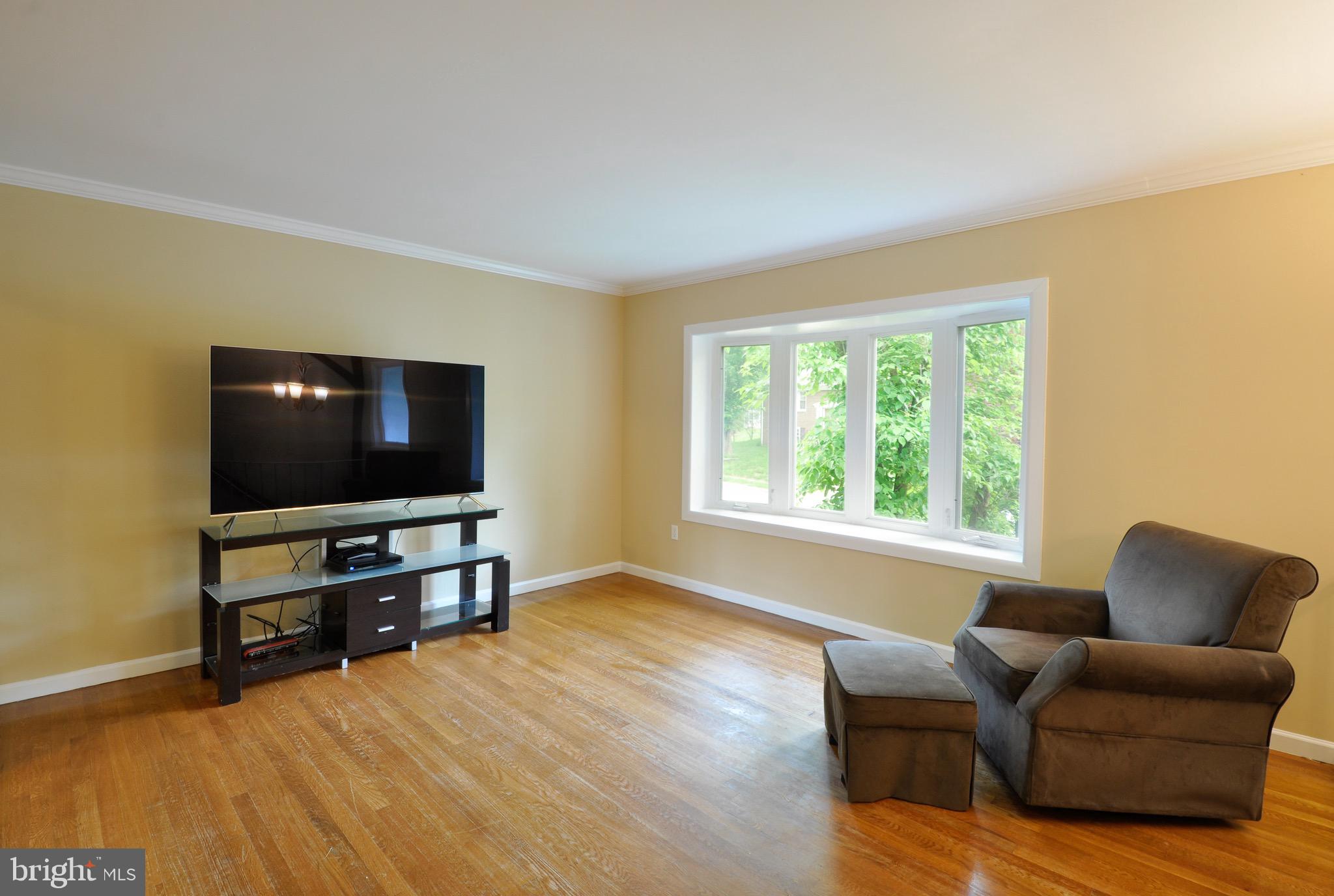 13707 Kingsman Road Woodbridge, VA 22193 - Photo 5 of 33 Gallery Image 5