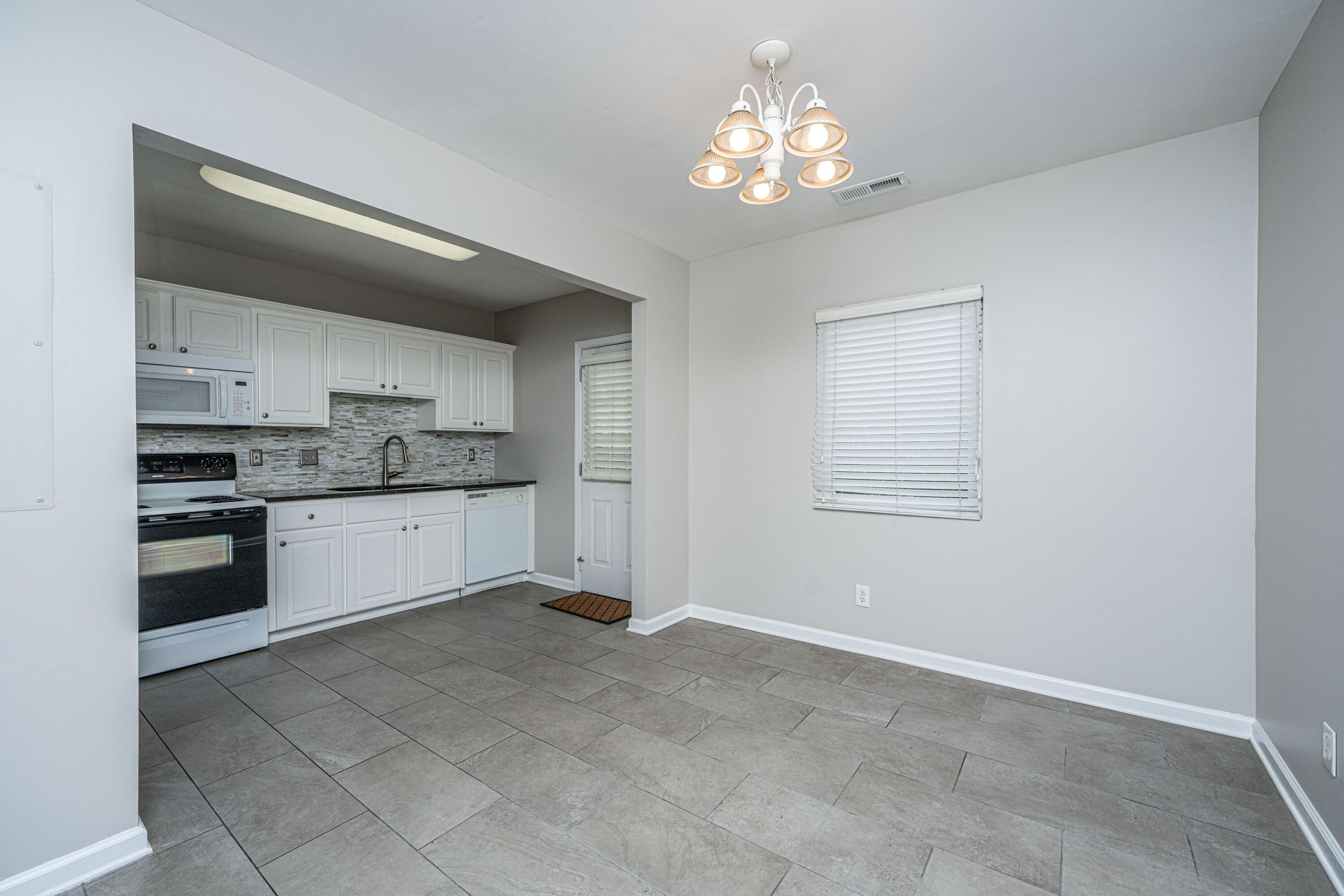 21 Hester Street, Unit 12 Charleston, SC 29403 - Photo 15 of 41 21HesterStUnit12_016