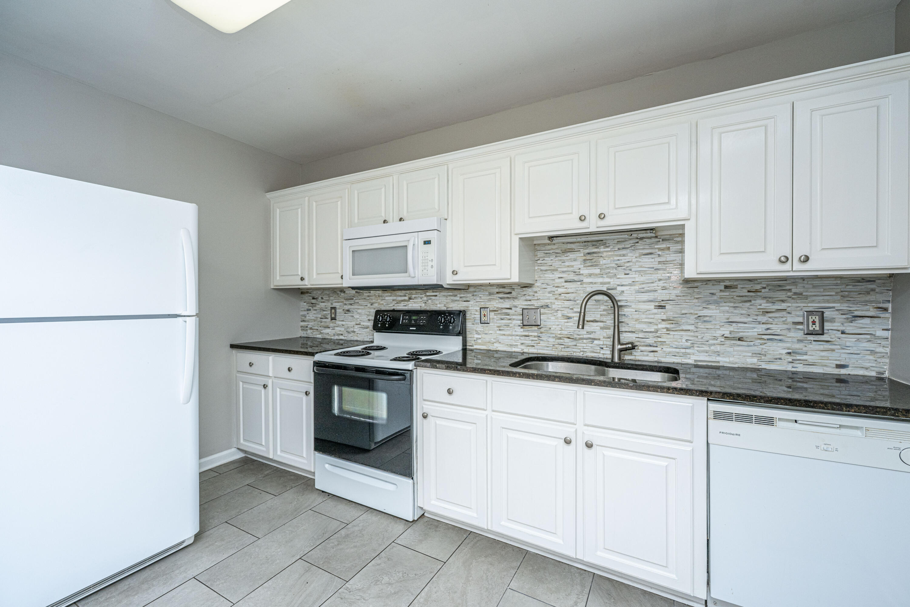 21 Hester Street, Unit 12 Charleston, SC 29403 - Photo 18 of 41 21HesterStUnit12_019