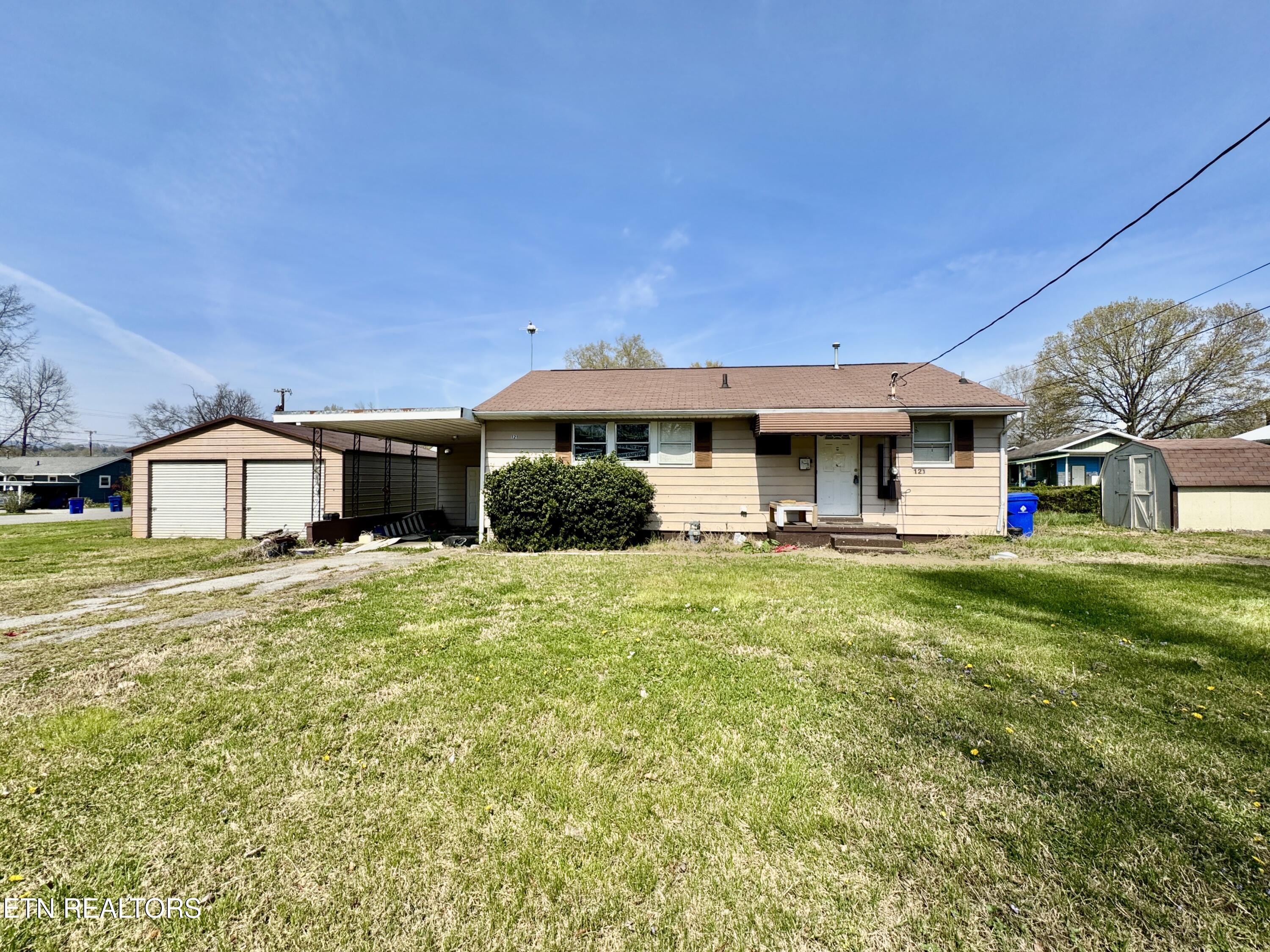 121 Marshall Circle Oak Ridge, TN 37830 - Photo 3 of 20 3