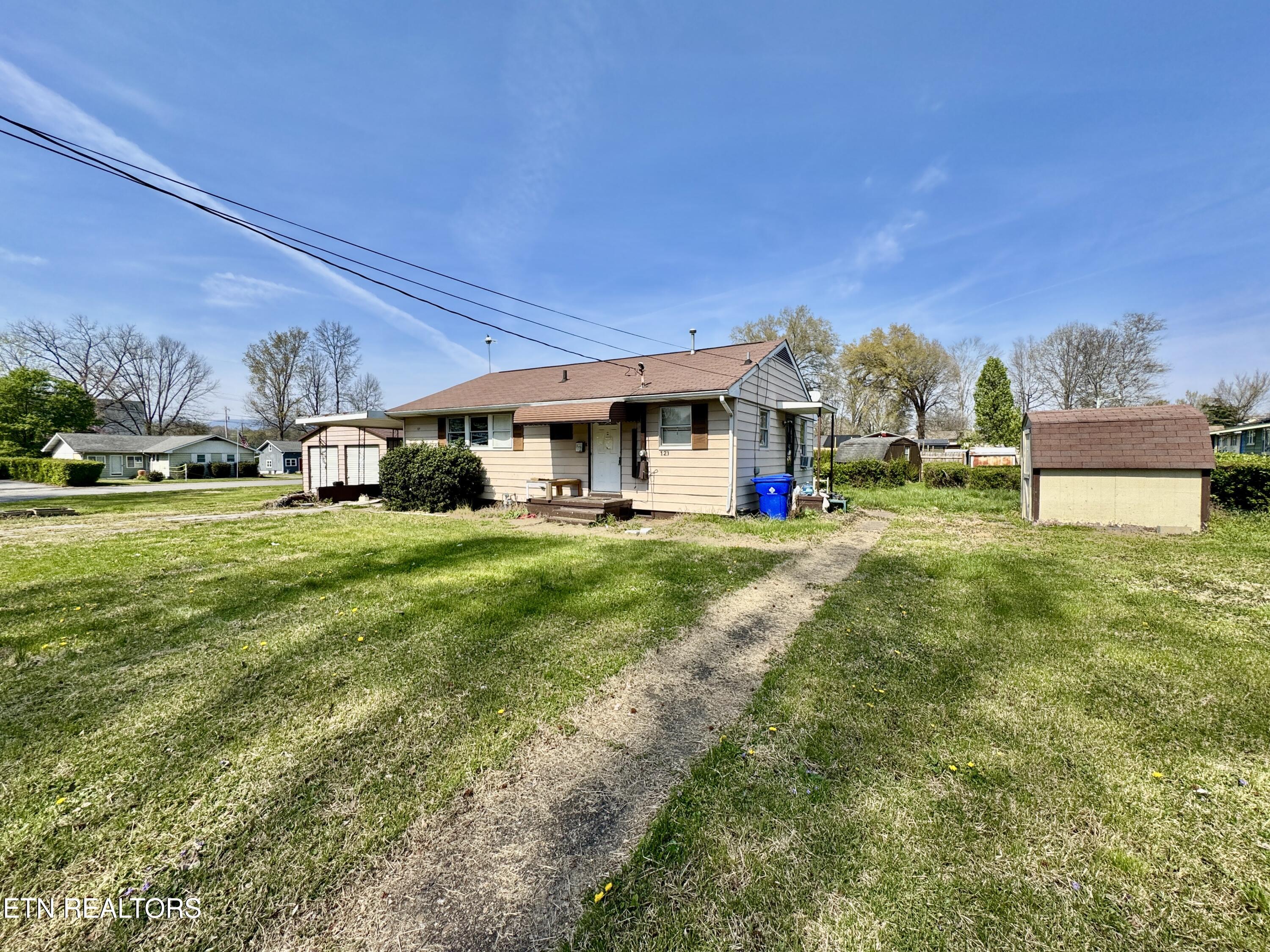 121 Marshall Circle Oak Ridge, TN 37830 - Photo 4 of 20 4