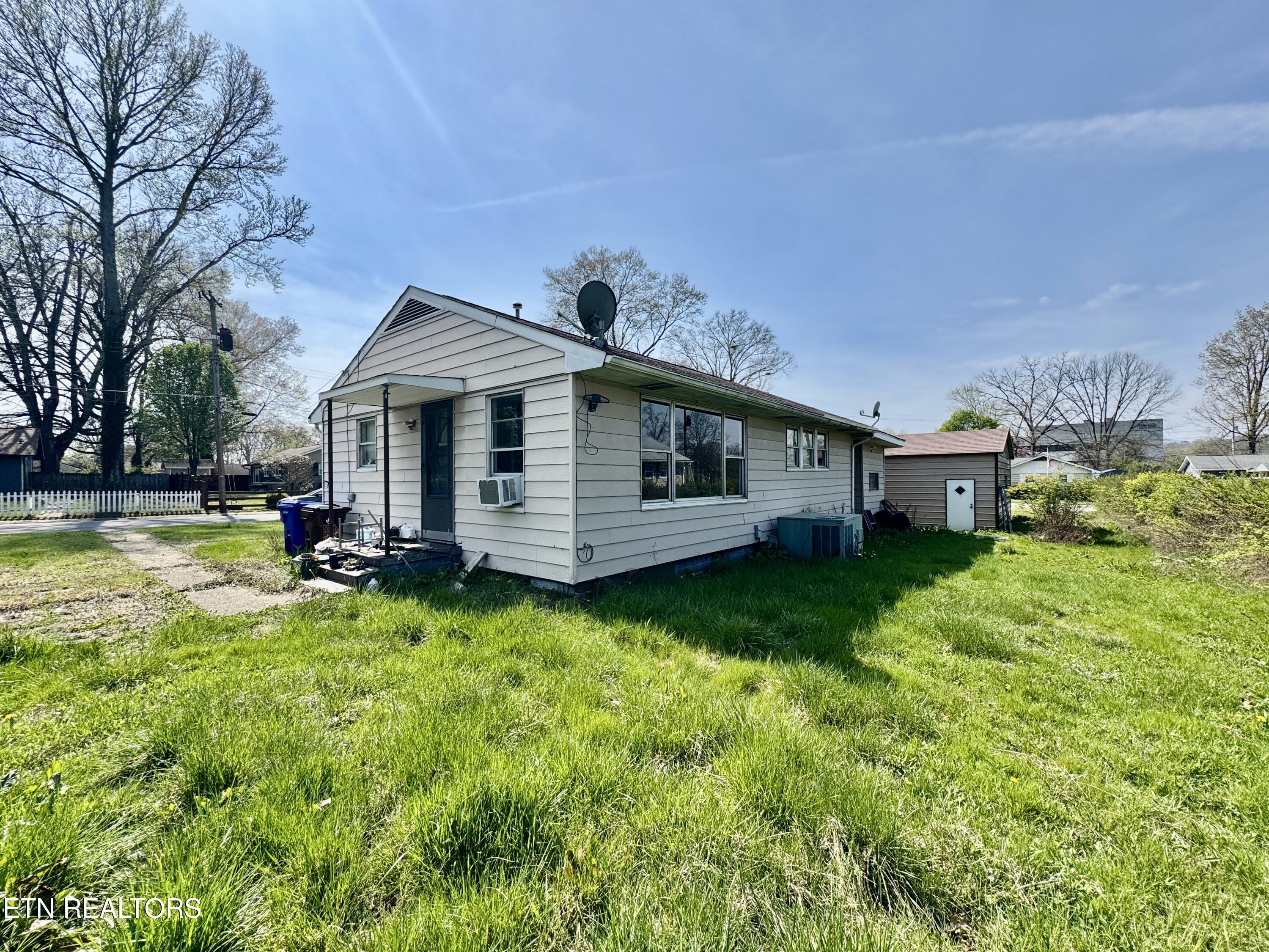 121 Marshall Circle Oak Ridge, TN 37830 - Photo 5 of 20 5