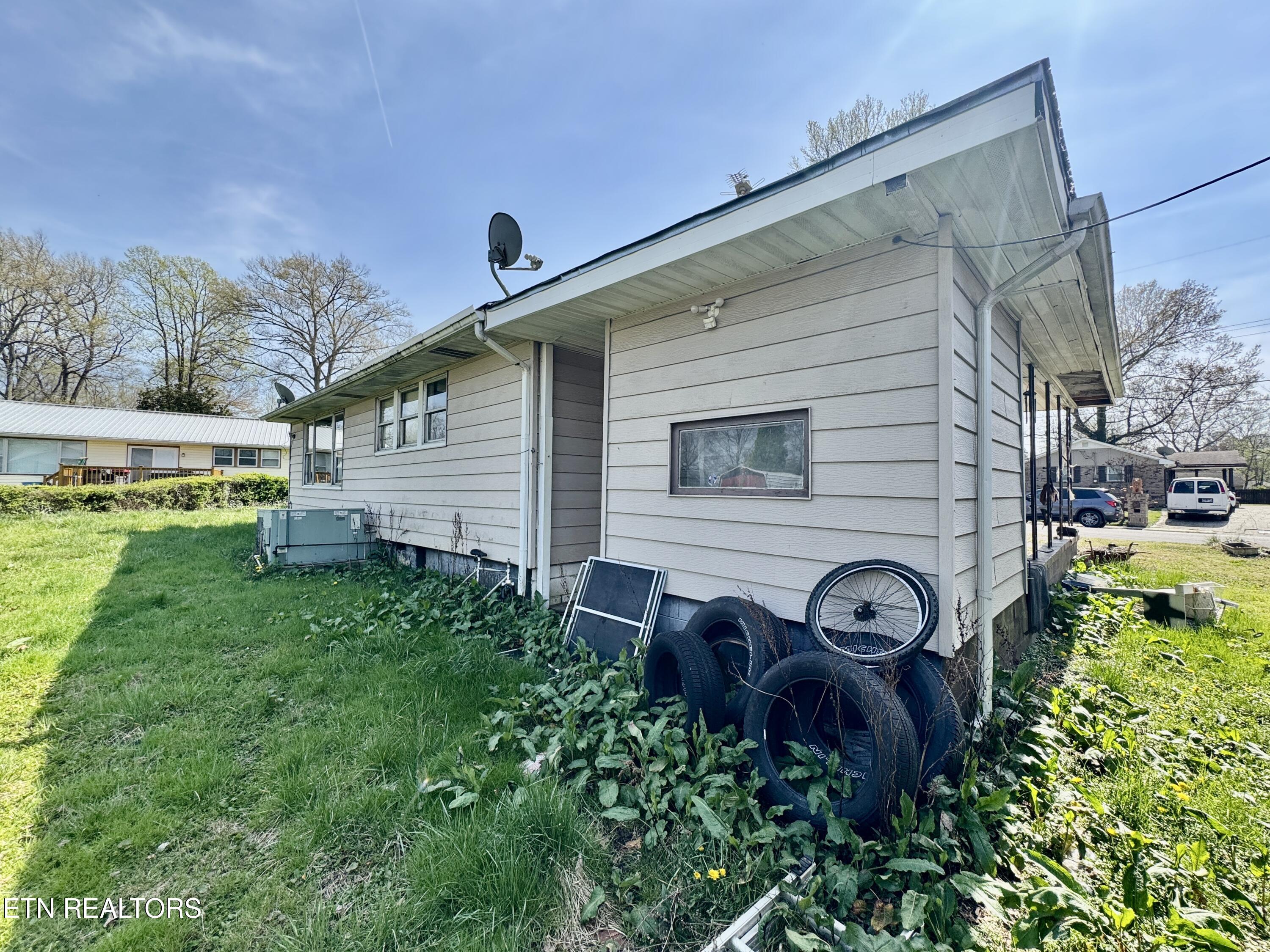 121 Marshall Circle Oak Ridge, TN 37830 - Photo 7 of 20 7