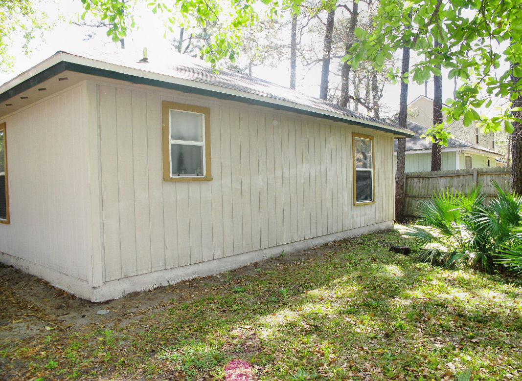 954 Stocks Street Atlantic Beach, FL 32233 - Photo 19 of 21 a view of a backyard