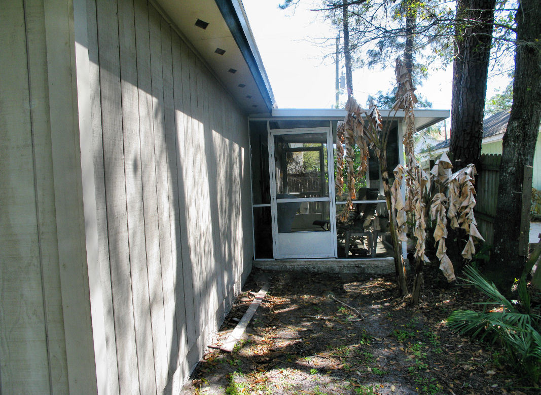 954 Stocks Street Atlantic Beach, FL 32233 - Photo 20 of 21 a view of backyard with green space