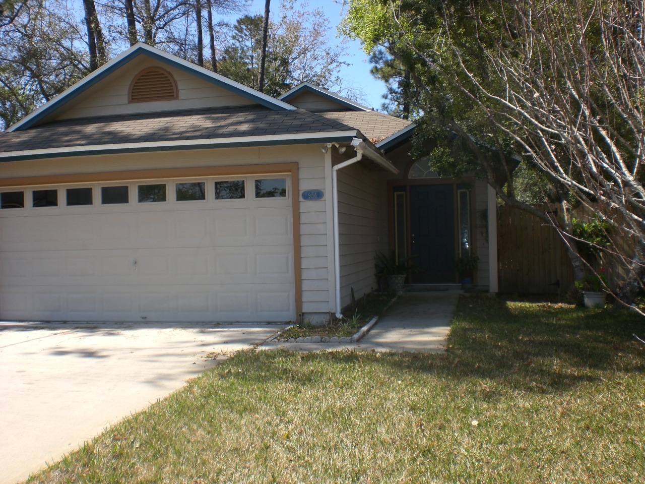 954 Stocks Street Atlantic Beach, FL 32233 - Photo 21 of 21 a backyard of a house