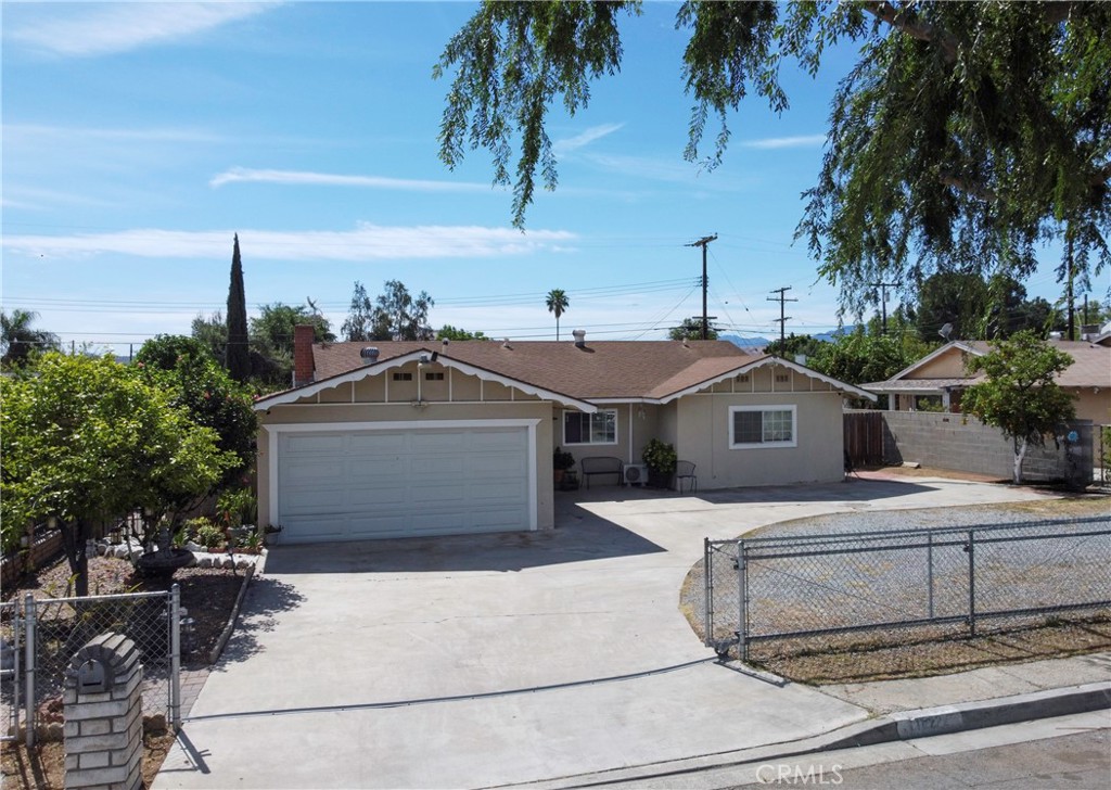 11272 Doverwood Drive Riverside, CA 92505 - Photo 3 of 30