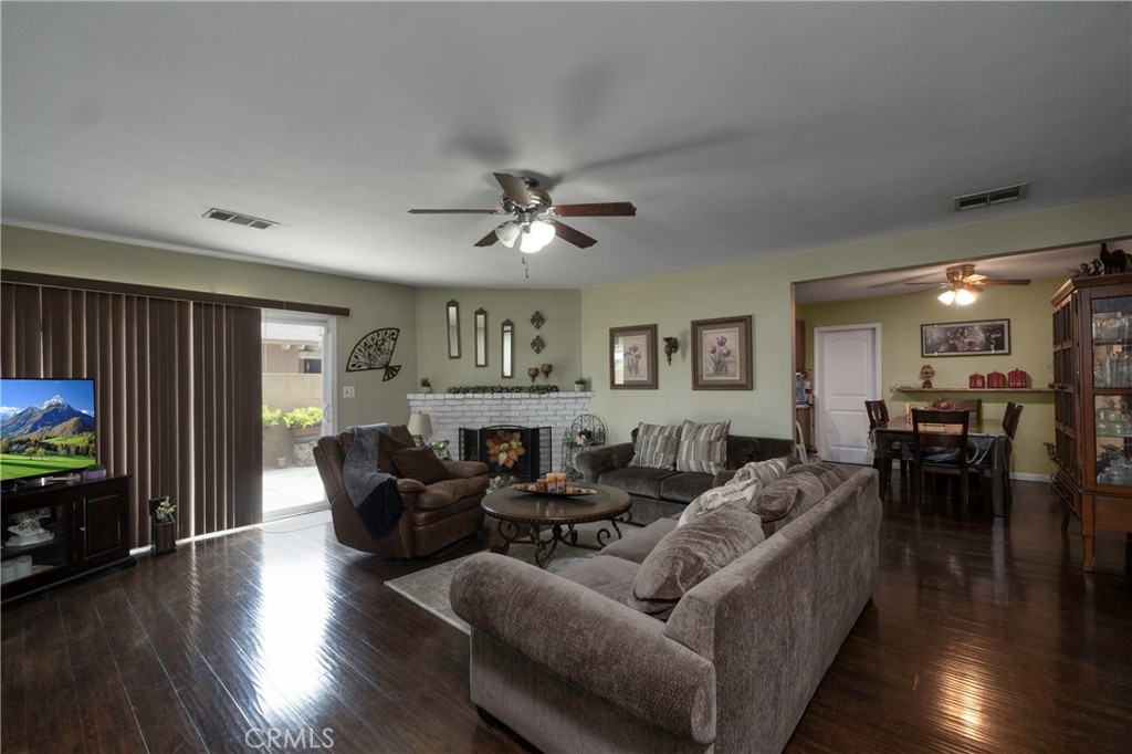 11272 Doverwood Drive Riverside, CA 92505 - Photo 4 of 30