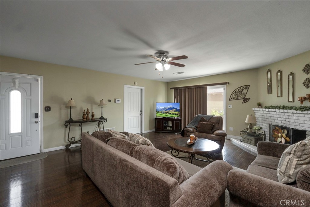 11272 Doverwood Drive Riverside, CA 92505 - Photo 5 of 30