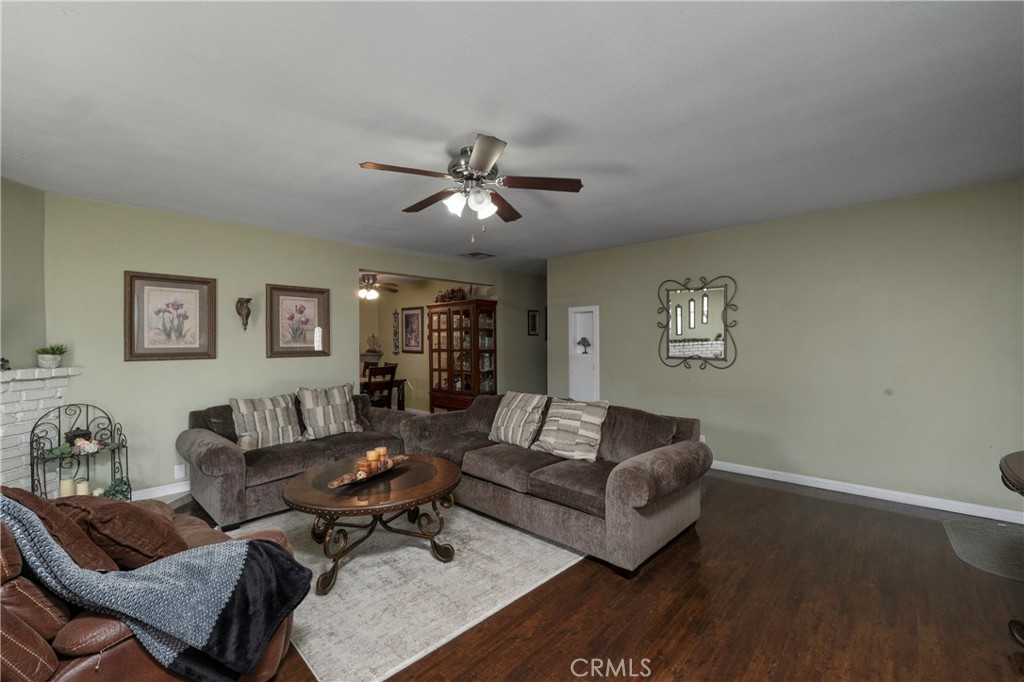 11272 Doverwood Drive Riverside, CA 92505 - Photo 6 of 30