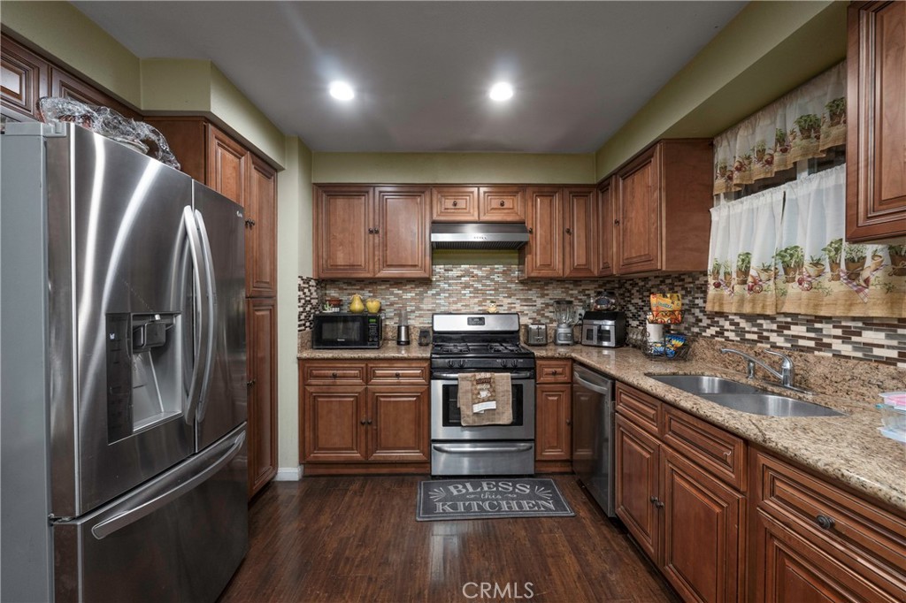 11272 Doverwood Drive Riverside, CA 92505 - Photo 8 of 30