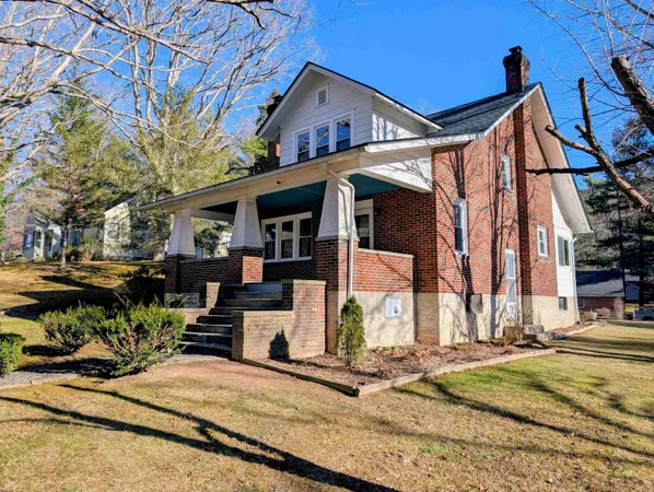 a view of a house with street