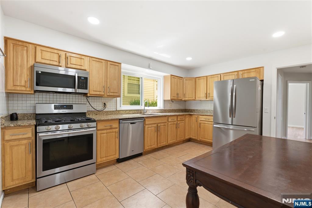 34 Rowland Avenue Hackensack, NJ 07601 - Photo 6 of 34