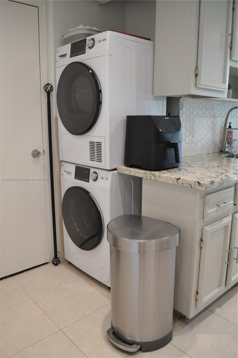 1111 Crandon Boulevard, Unit C402 Key Biscayne, FL 33149 - Photo 10 of 32 a utility room with sink dryer and washer
