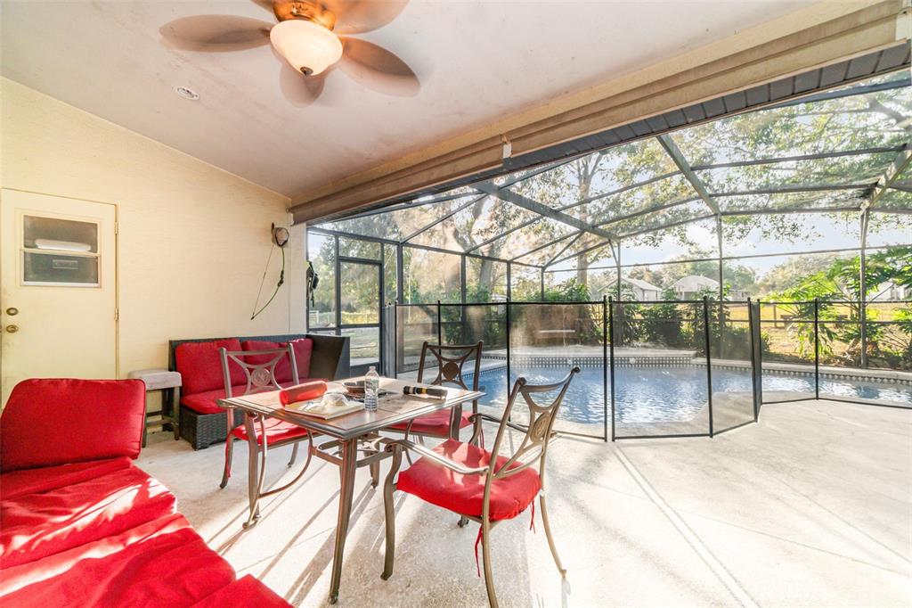 22631 Robbins Road Astatula, FL 34705 - Photo 19 of 35 a outdoor space with lots of tables and chairs