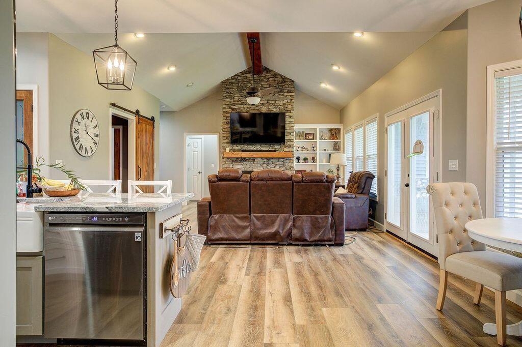 143 Will Simpson Road Church Hill, TN 37642 - Photo 5 of 42 Kitchen/living room