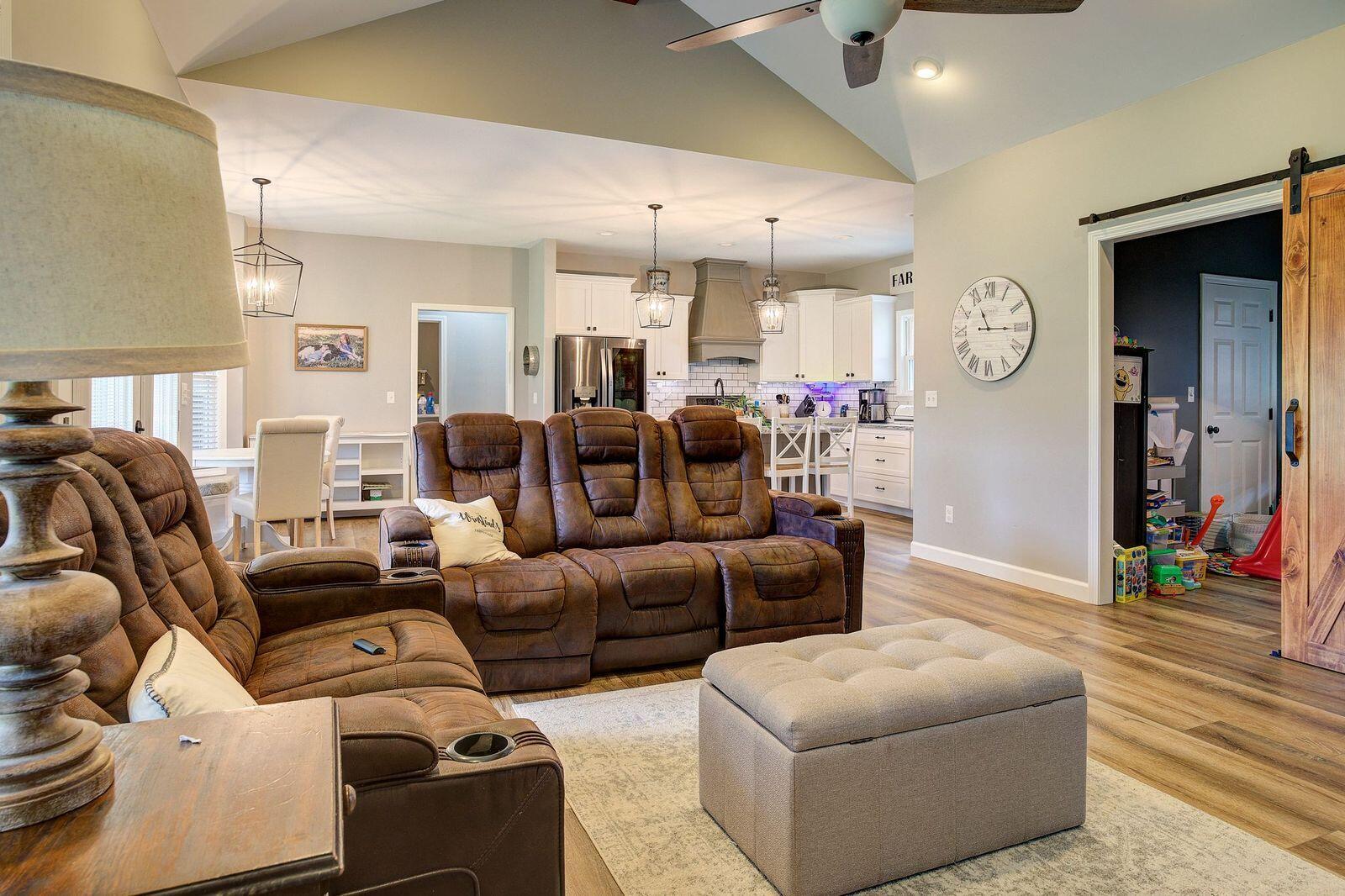 143 Will Simpson Road Church Hill, TN 37642 - Photo 8 of 42 Living room