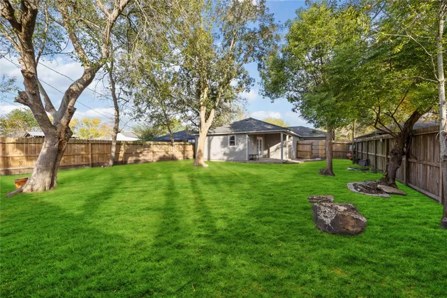 $1,600 | 4914 27th Street East, Dickinson, TX 77539