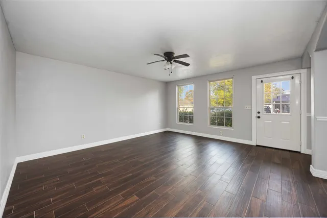 $1,600 | 4914 27th Street East, Dickinson, TX 77539