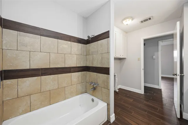 $1,600 | 4914 27th Street East, Dickinson, TX 77539