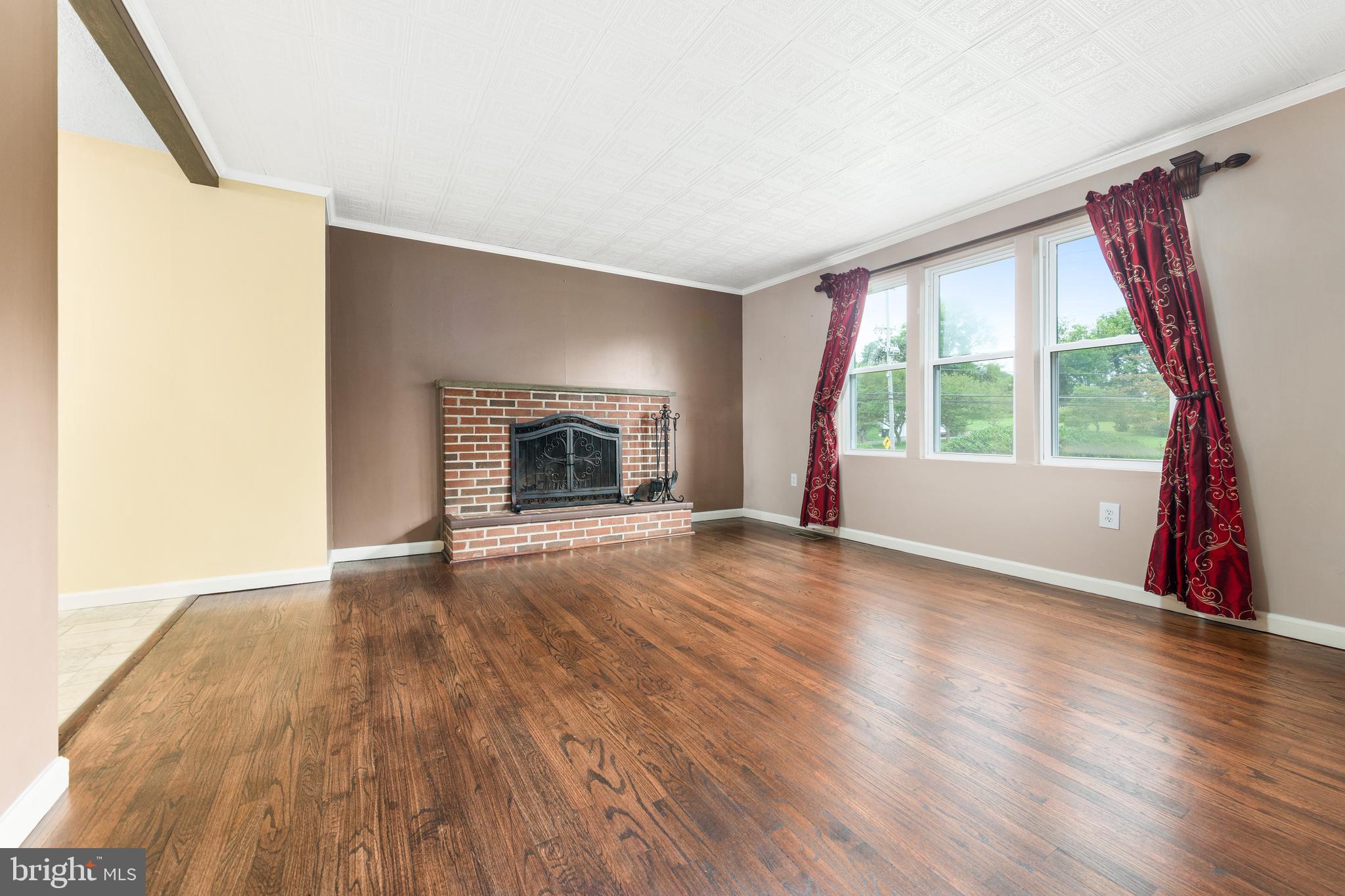 2774 West Chester Road Downingtown, PA 19335 - Photo 10 of 21 Living room