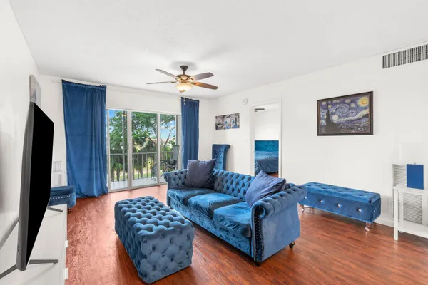 $2,200 | 1101 Crystal Lake Drive, Unit 309, Pompano Beach, FL 33064