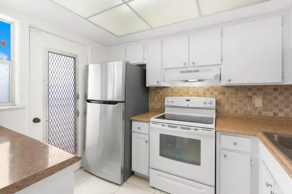 $2,200 | 1101 Crystal Lake Drive, Unit 309, Pompano Beach, FL 33064