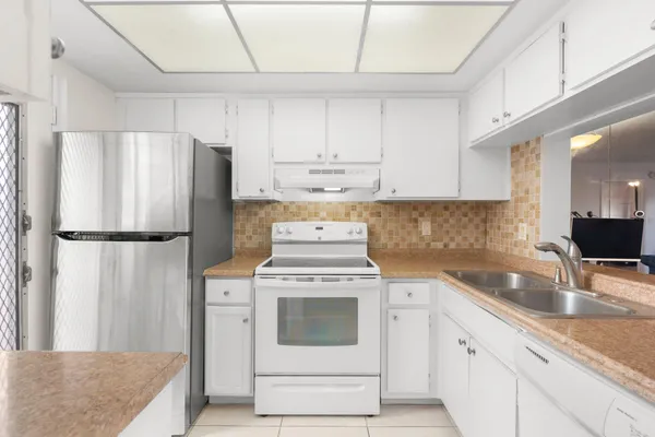$2,200 | 1101 Crystal Lake Drive, Unit 309, Pompano Beach, FL 33064
