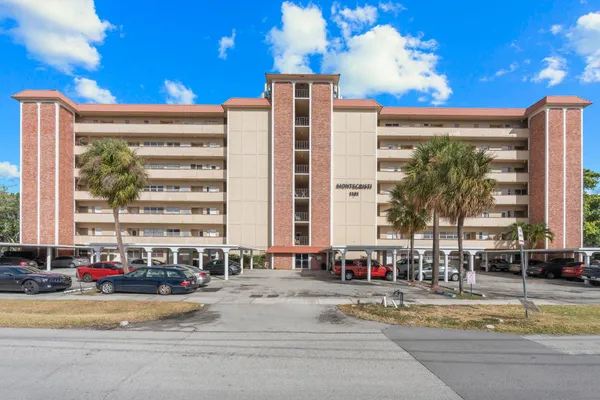 $2,200 | 1101 Crystal Lake Drive, Unit 309, Pompano Beach, FL 33064