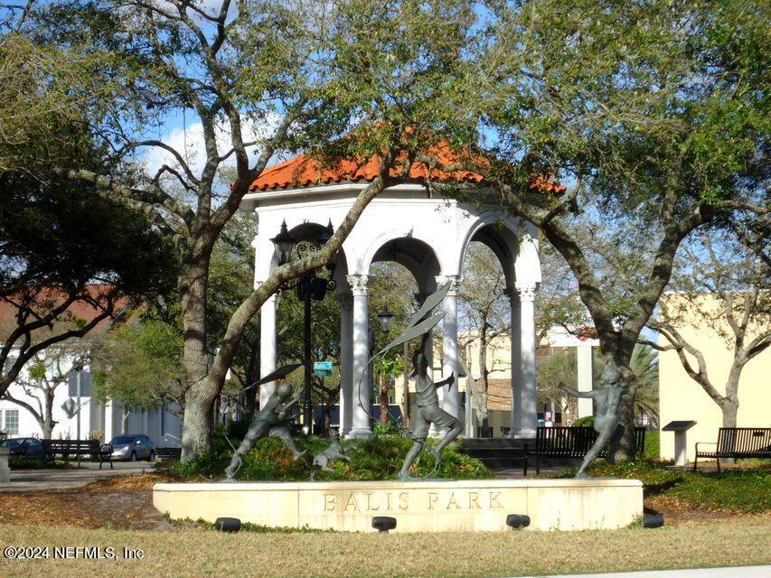1781 River Road, Unit 4 Jacksonville, FL 32207 - Photo 22 of 24 a view of a park with large trees