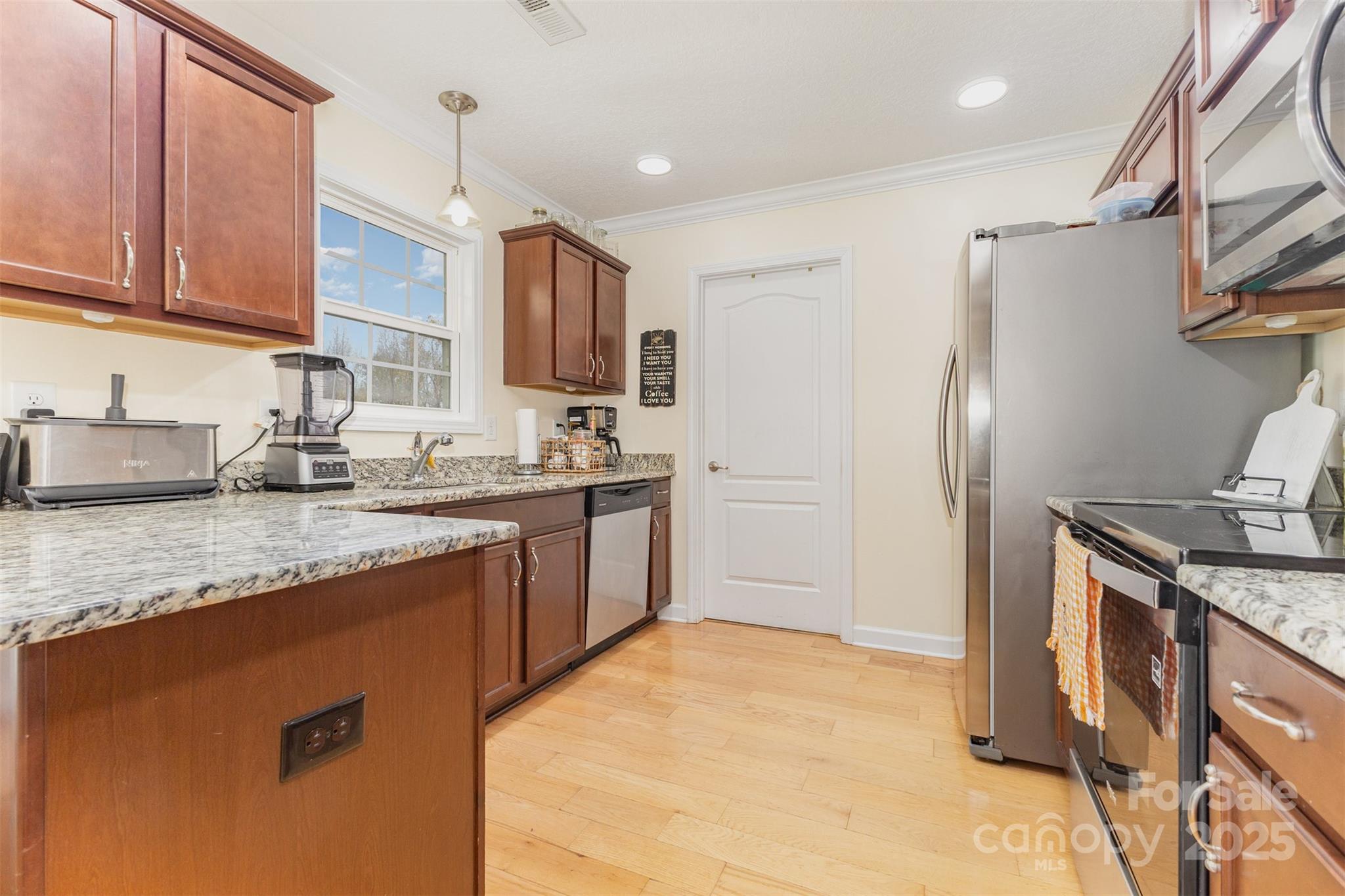 439 Pamela Road York, SC 29745 - Photo 6 of 35 a kitchen with stainless steel appliances granite countertop a sink stove and refrigerator