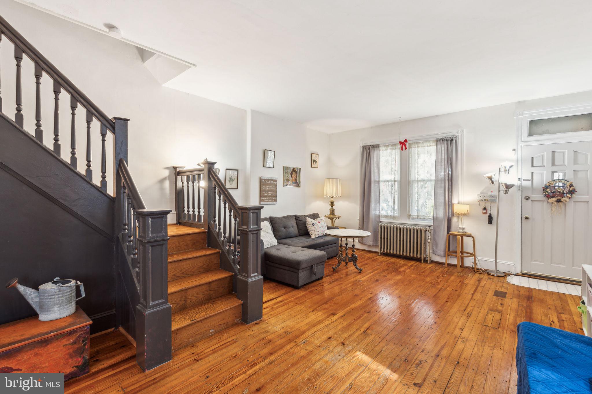 335 Rector Street Philadelphia, PA 19128 - Photo 3 of 29 Living Room
