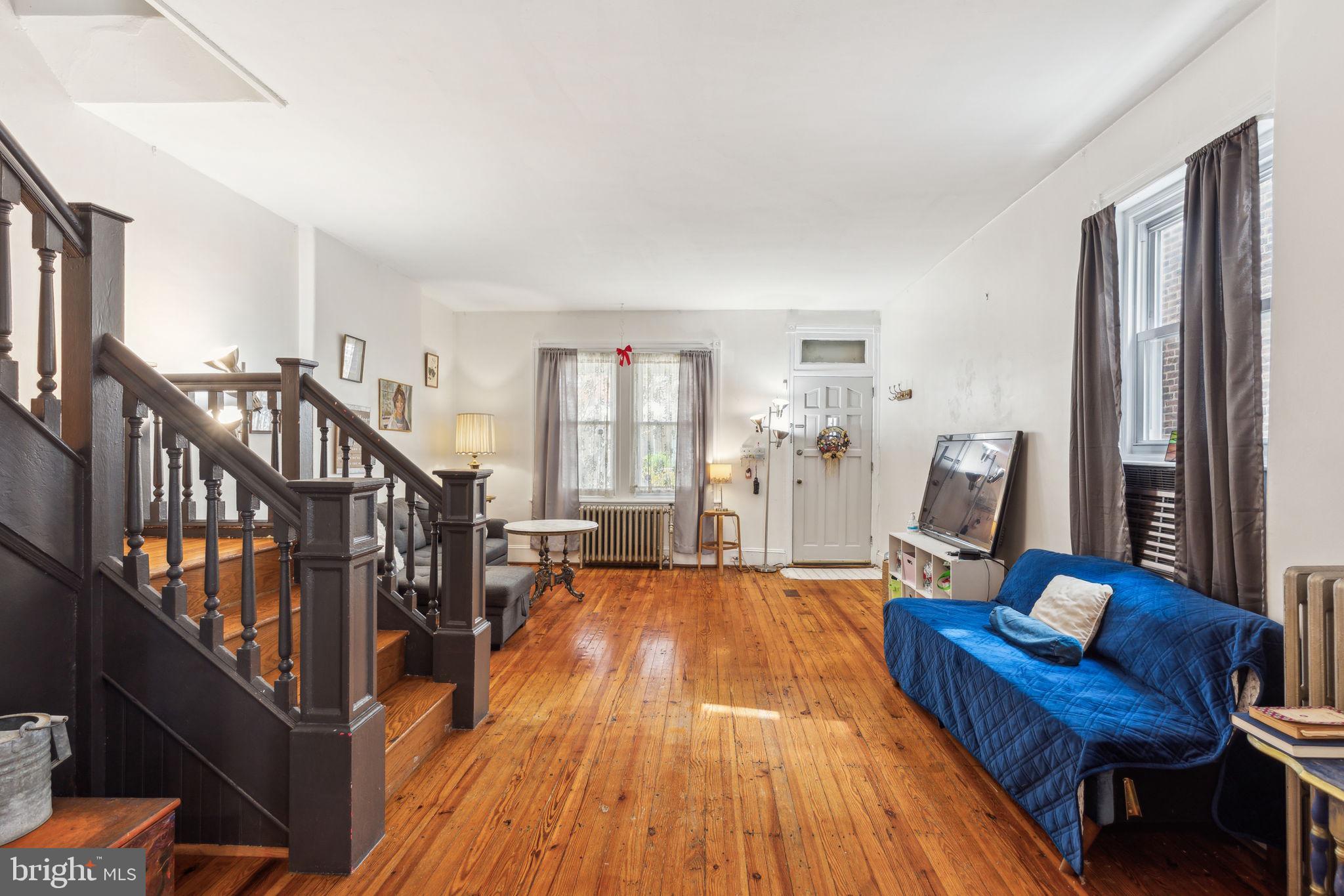 335 Rector Street Philadelphia, PA 19128 - Photo 5 of 29 Living Room