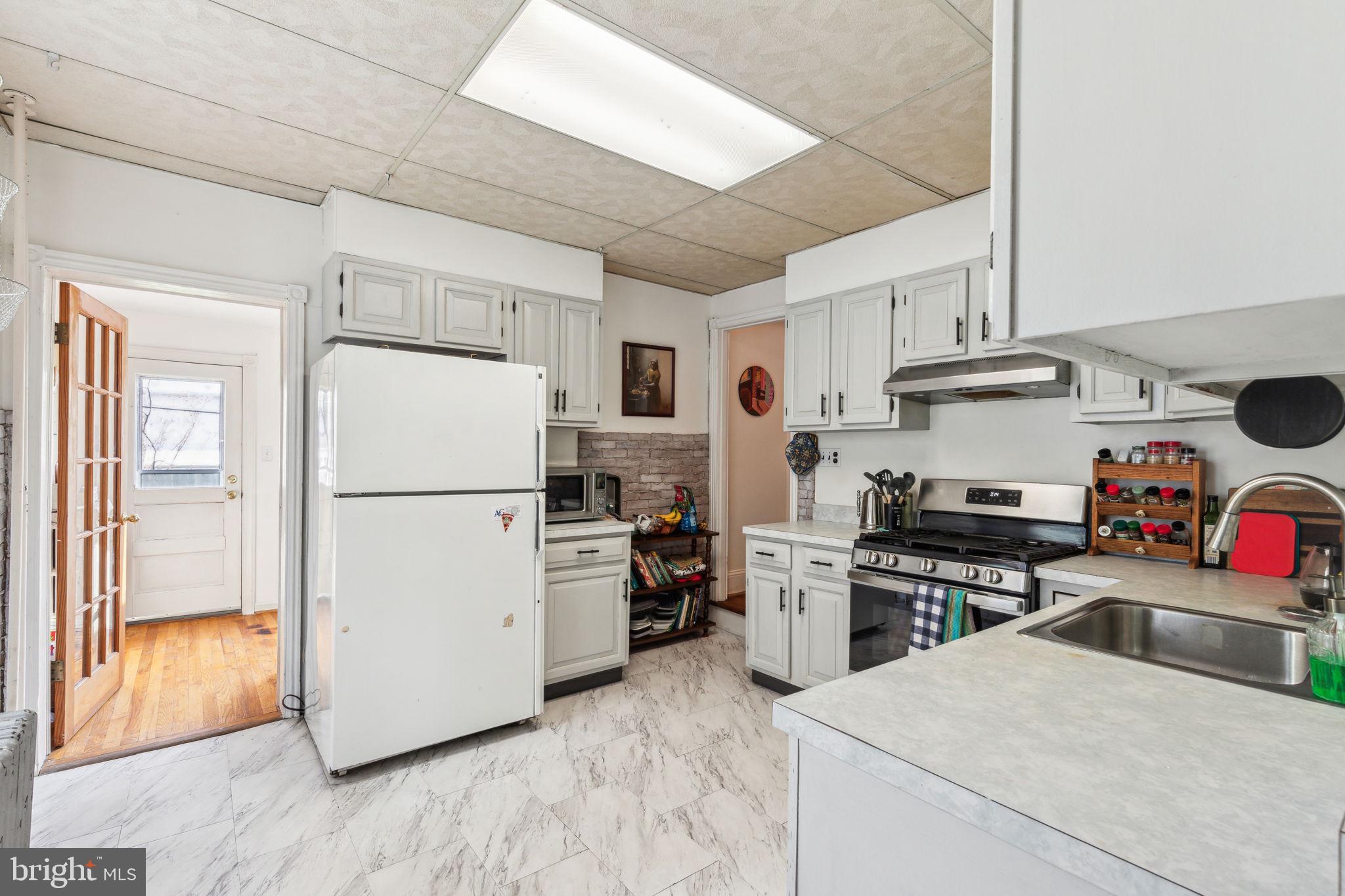 335 Rector Street Philadelphia, PA 19128 - Photo 8 of 29 Kitchen
