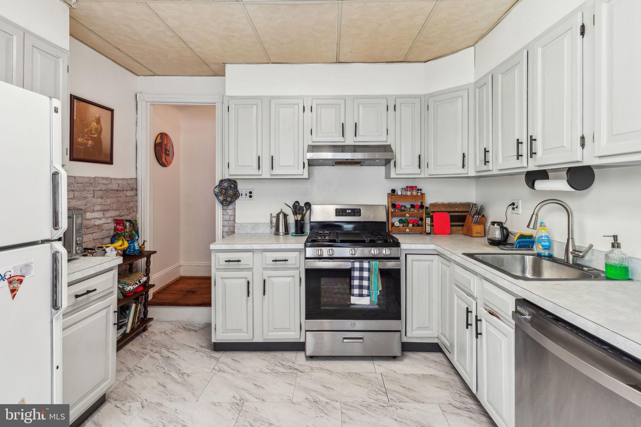 335 Rector Street Philadelphia, PA 19128 - Photo 9 of 29 Kitchen