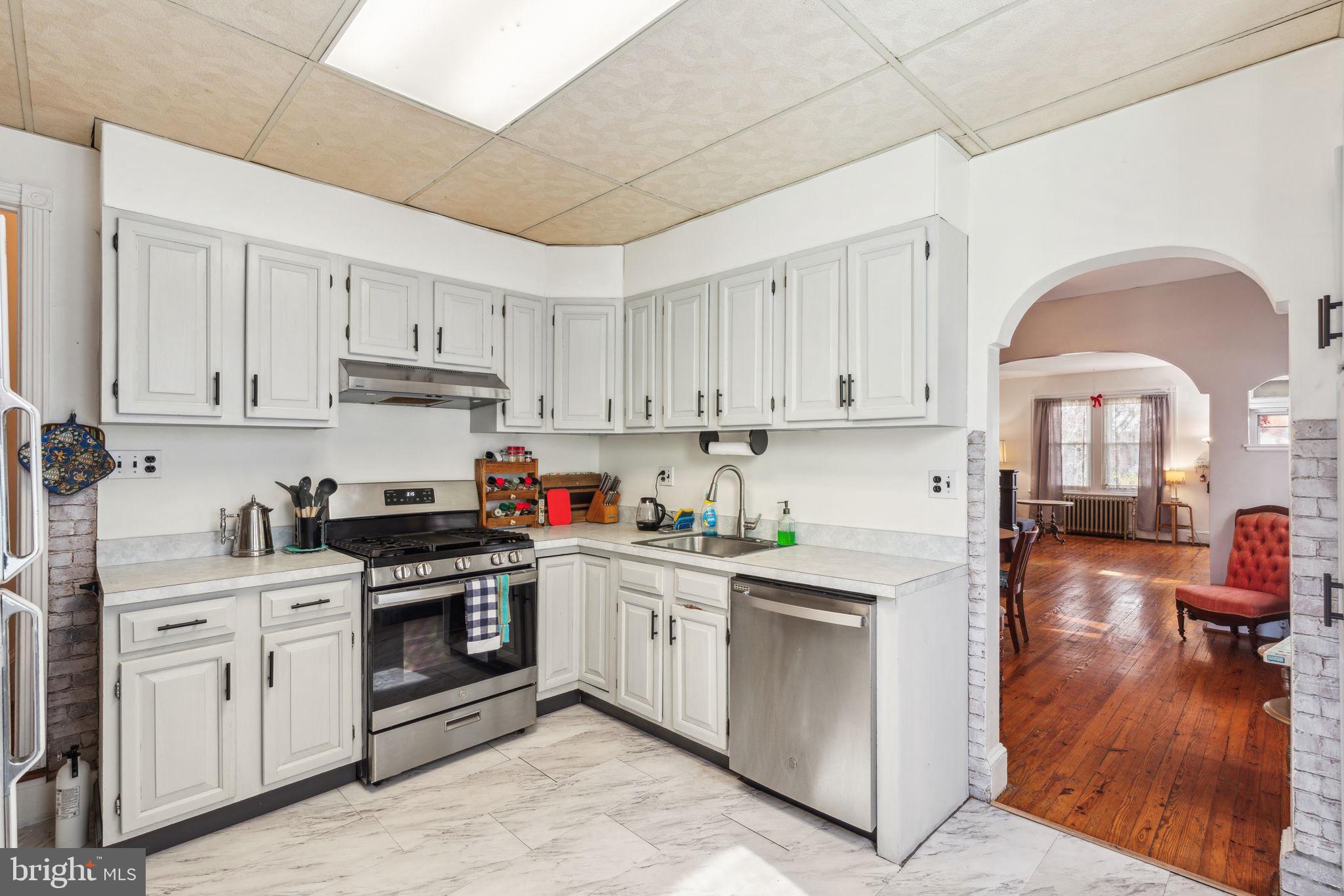 335 Rector Street Philadelphia, PA 19128 - Photo 10 of 29 Kitchen