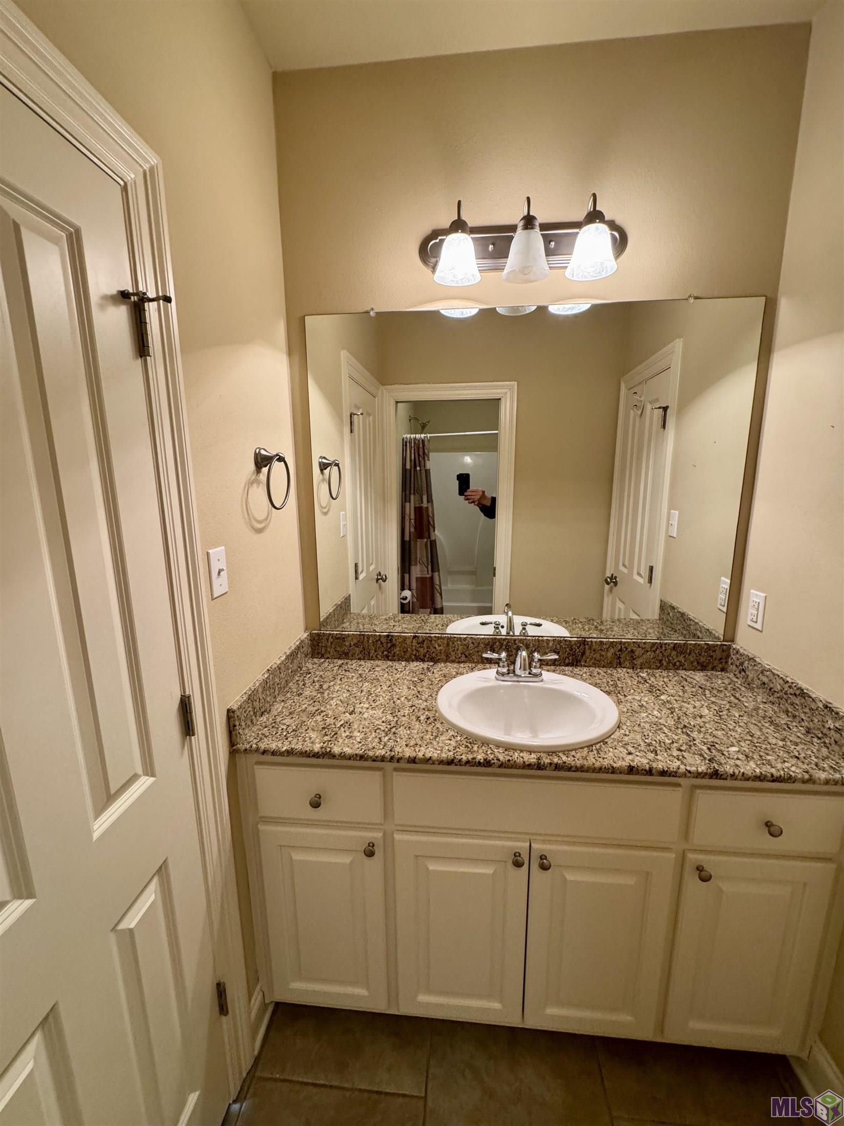 18019 Spring Creek Drive Baton Rouge, LA 70817 - Photo 8 of 16 Guest Bath