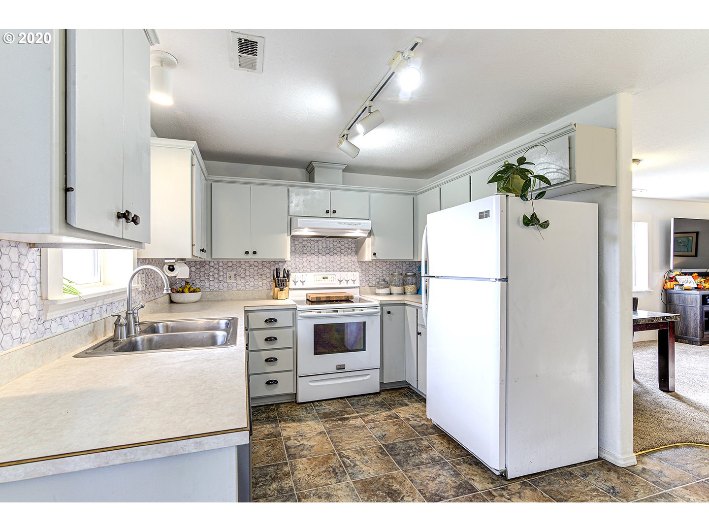 130 Walker Road Lebanon, OR 97355 - Photo 11 of 32 Gallery Image 11