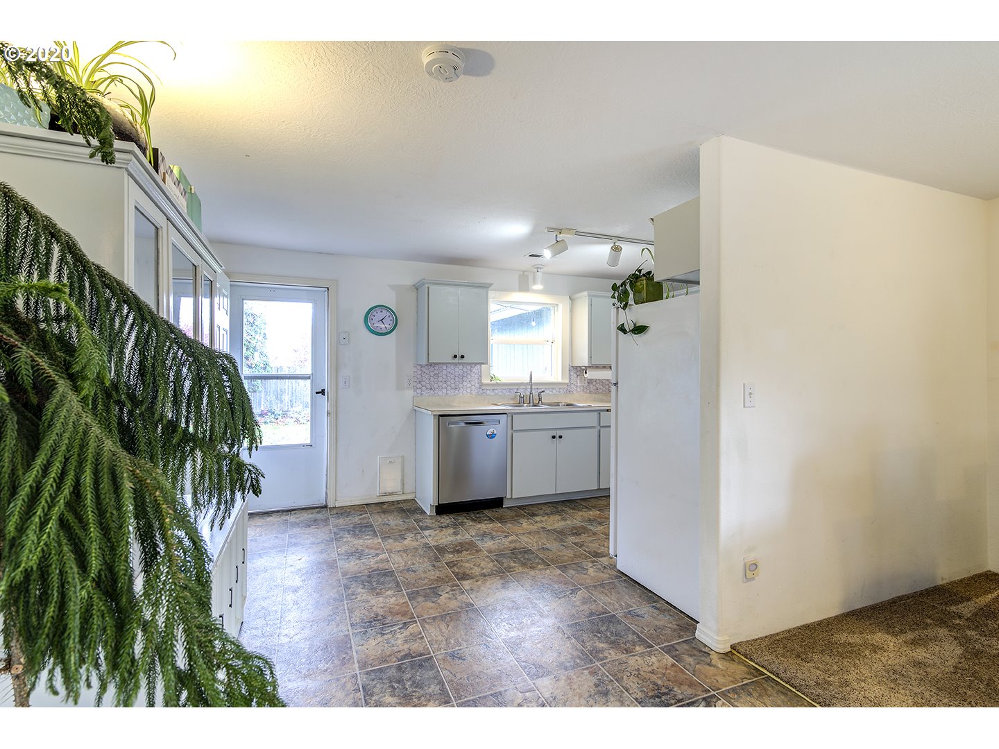 130 Walker Road Lebanon, OR 97355 - Photo 9 of 32 Gallery Image 9